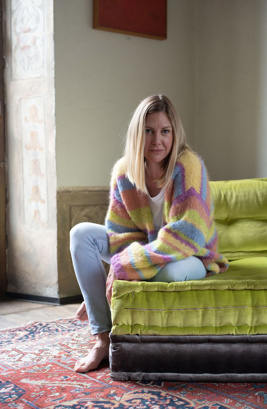 CARDIGAN OVER COLOR